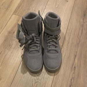 PUMA High-Top Sneakers. EUC
